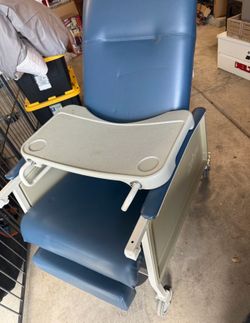 Medical recliner chair with tray