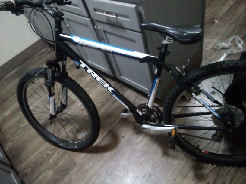 Trek 820 18in