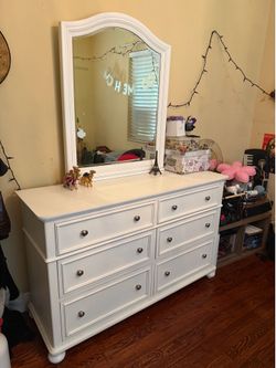 Legacy Classic Kids Madison, white 6- drawer dresser with mirror