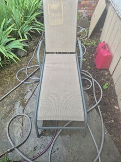 2 Reclining Sun Chairs 