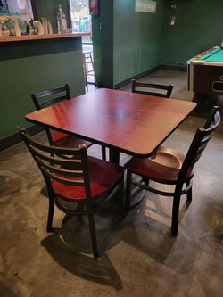 Table + 4 Chairs