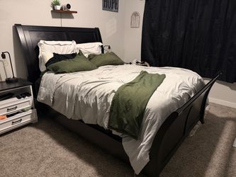 Queen size slay bed