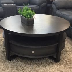 Three-piece occasional table set