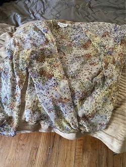 Flowered shawl on size fits all
