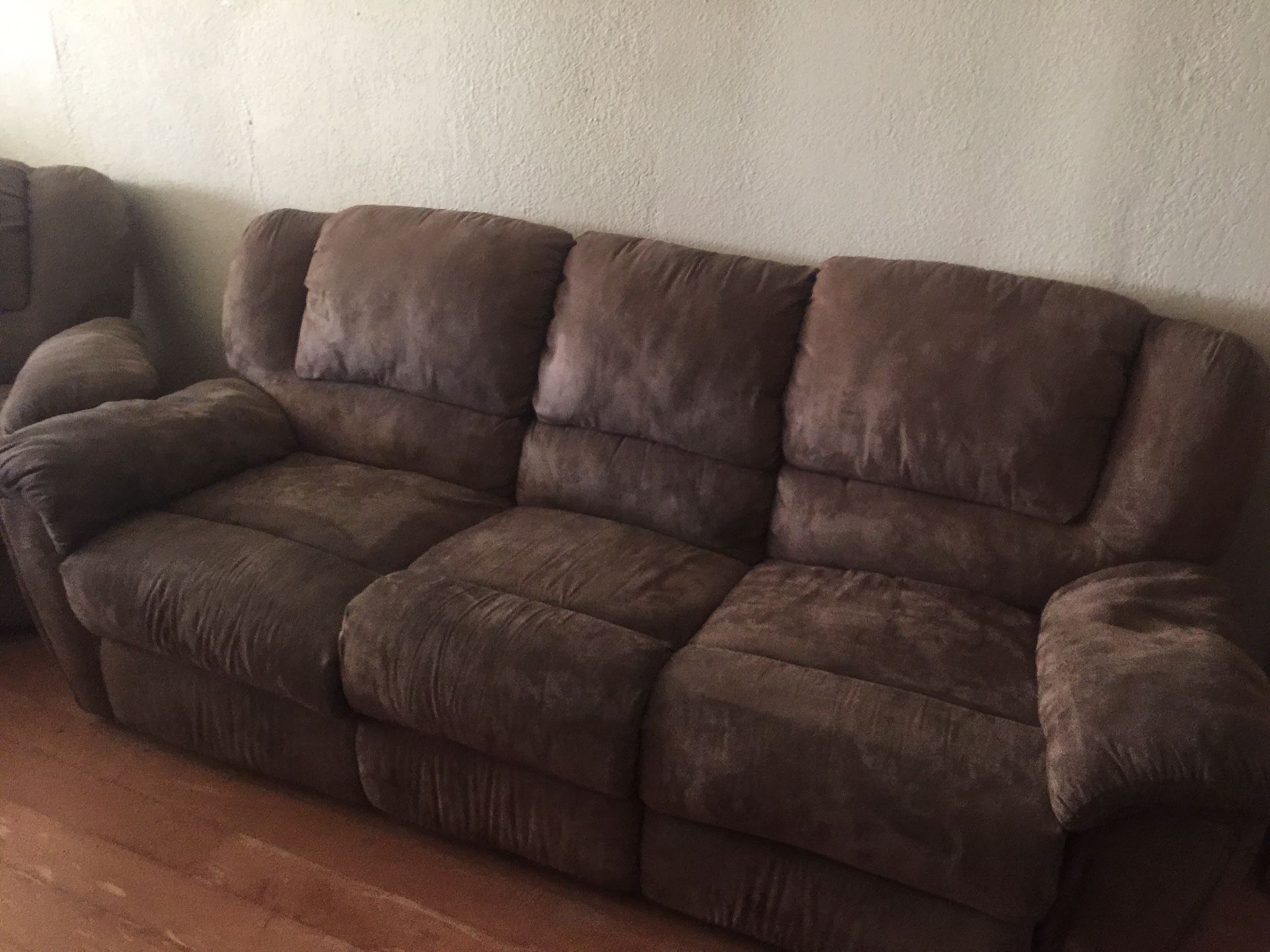 Couch and love seat BO