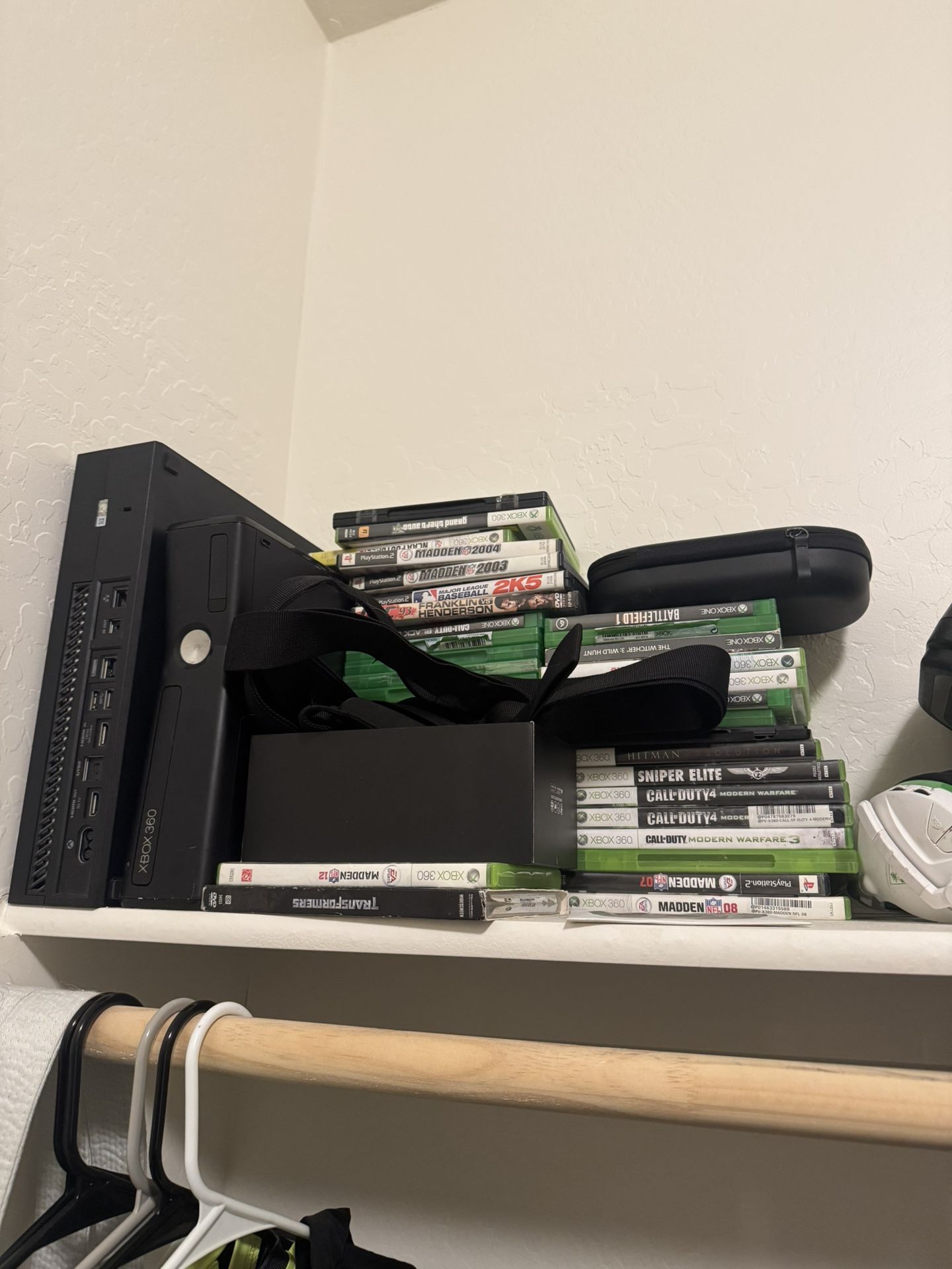 Xbox One And 360 Elite 