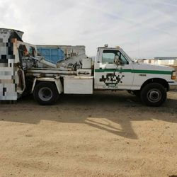 BIN TRUCK.-. CONTAINER DELIVERY 