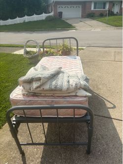Antique toddler bed