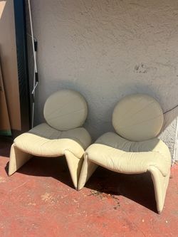 Circular funkadelic lounge chairs