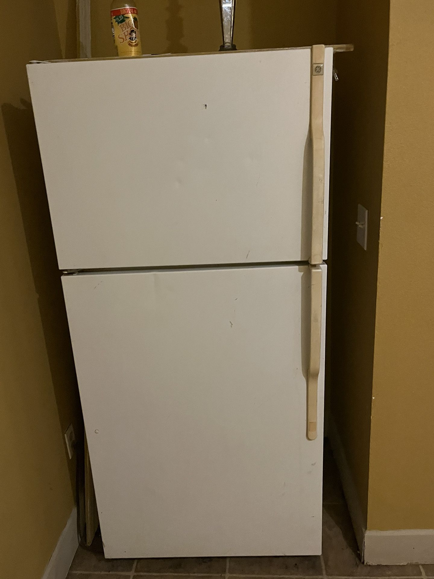 Used Clean Fridge And Microwave 