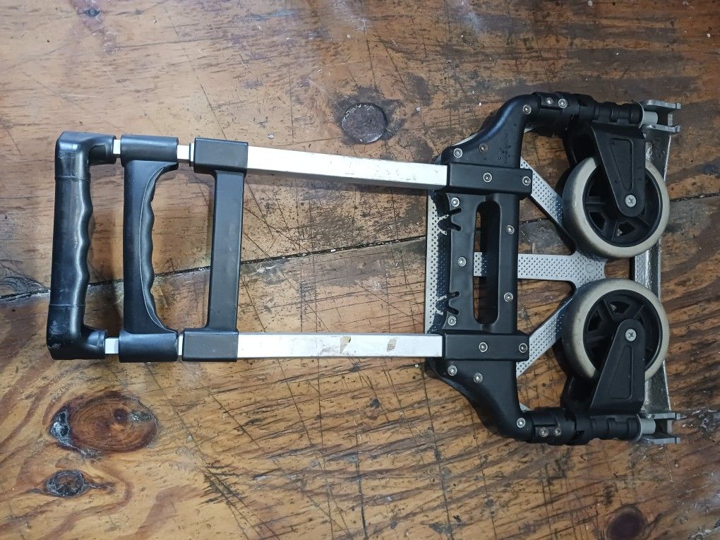 Hand TRUCK. Foldable. Adjustable