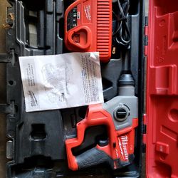 Milwaukee M12 Hammer Drill 