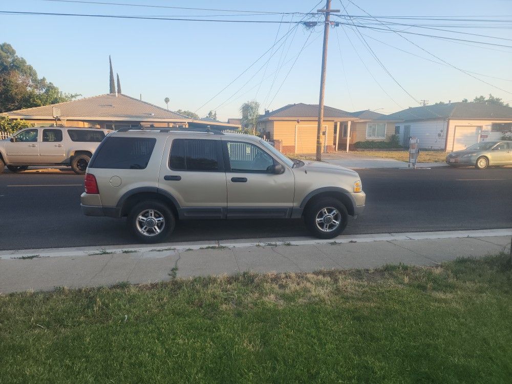 2004 Ford Explorer