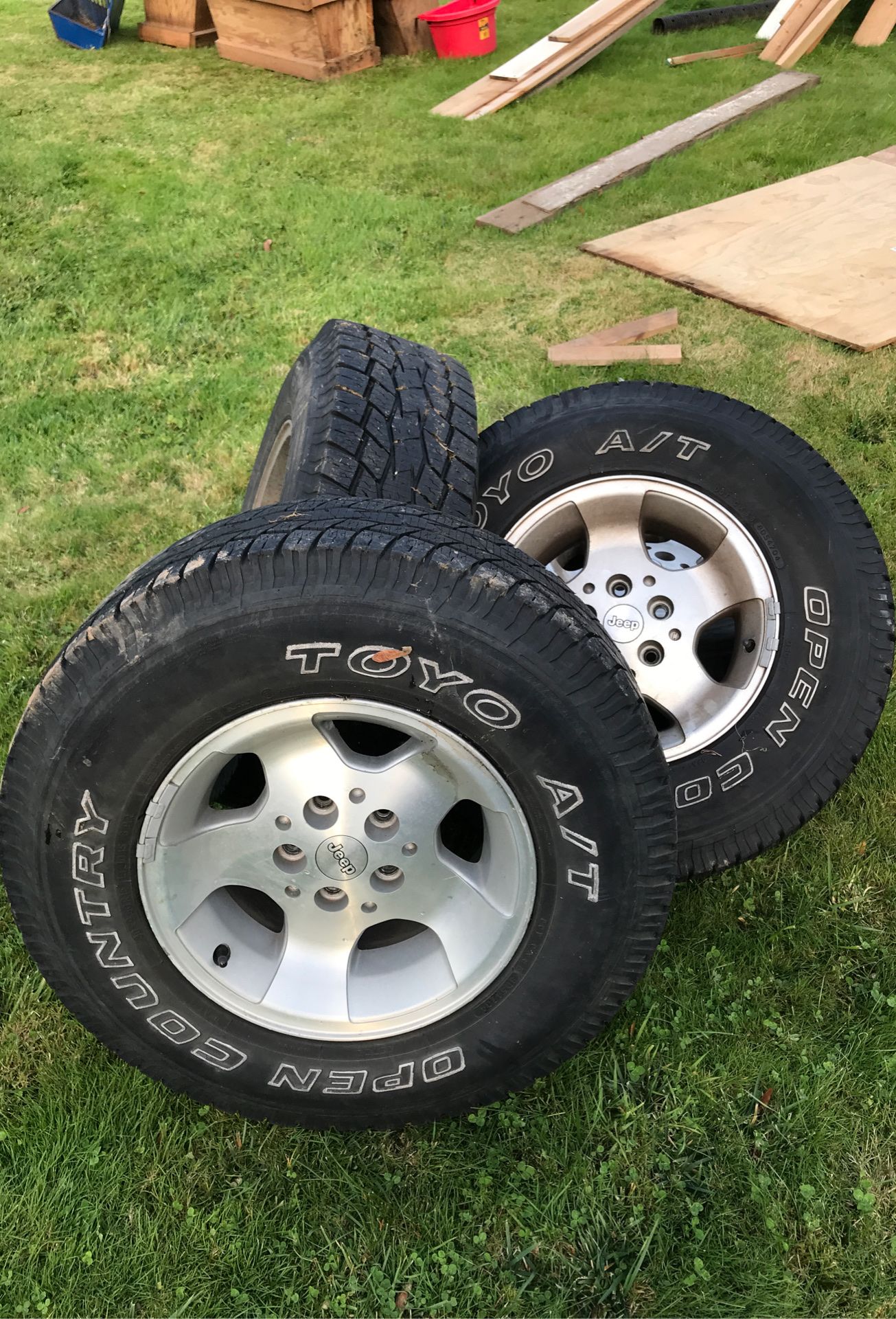 4 jeep rims 15 x 8 came off a 1990 Jeep Wrangler - tires are no good