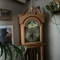 Beautiful Antique Grandfathers Clock