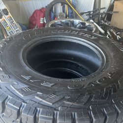 Toyo Open Country 35” 12.50x18. RT