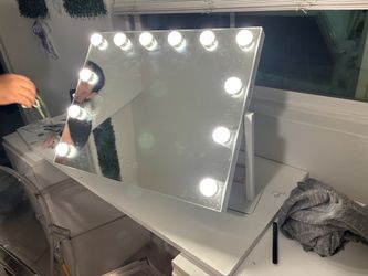 Hollywood Vanity Mirror with LED Bulbs
