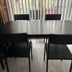 Table with 4 chairs