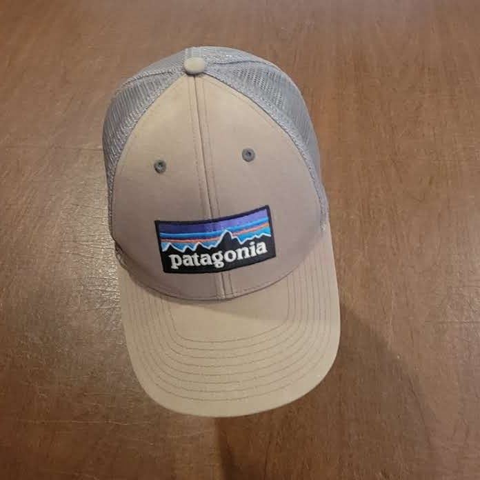 Patagonia Snapback Trucker's Hat Cap mesh back one size fits all Khaki Purple Logo. Pre-owned, perfect  shape, please see photos for details.  