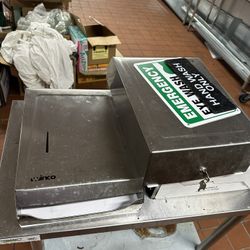 3 Paper Towel Holder With Signs 