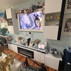 Tengo Un Fireplace Con El Set Completo No Tv 