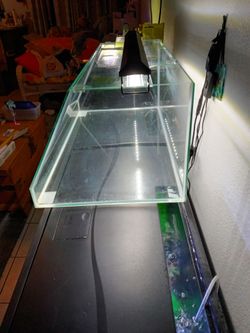 Aquarium/Terrarium..10 gallon..23"L x 13" Dx 10"T ..Angled Front Glass..Has a Glass Top Lid & light...No Leaks! Less Than Year Old! Paid over $100