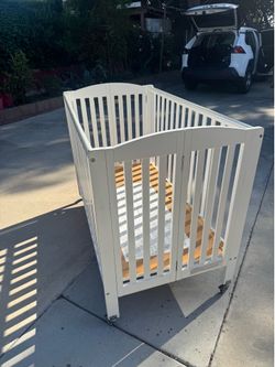 Full size foldable crib