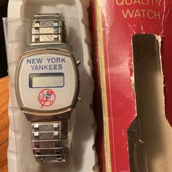 Vintage 80s Yankee Watch Silvertone 