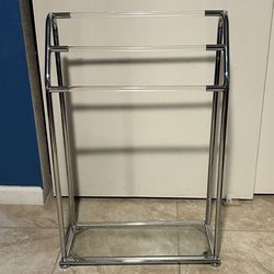 Freestanding towel rack 
