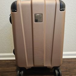 Kenneth Cole Hardshell Carry-on Luggage