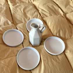 Oil/vinegar Pitcher And 4 Dipping Plates