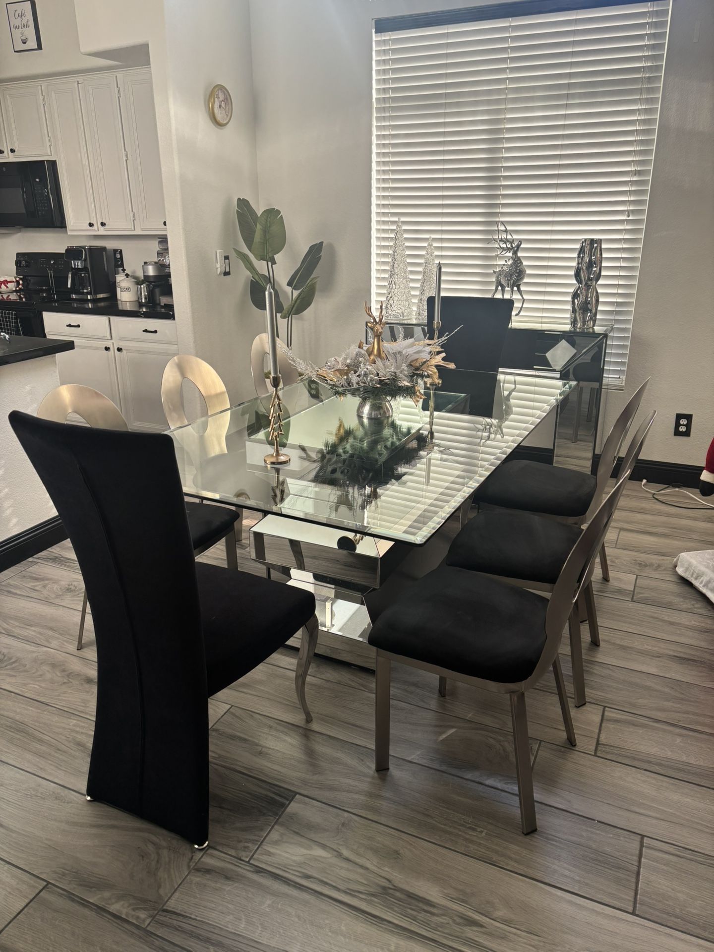 LUXURY 10- Piece Glass Mirror Dinning Room Set Excellent Condition! .