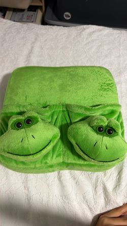 Woman Battery operated feet warmer