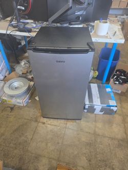 3.3 Cu Ft Mini Fridge with Freezer (Less than 1 year old)