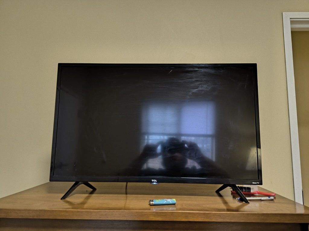 32 Inch TCL Roku Smart TV