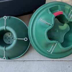 🎄 Christmas Tree Stands (2 Mixed, Used – Great Condition) 🎄