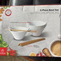 Chef’s Counter 4 Piece Ceramic Bowl Set With Bamboo Chopsticks