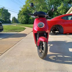Moped  ( Motoneta ) Red