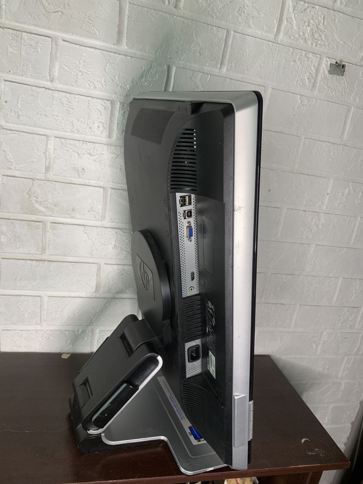 24 Inch LCD Color Monitor Hp Model W2408H