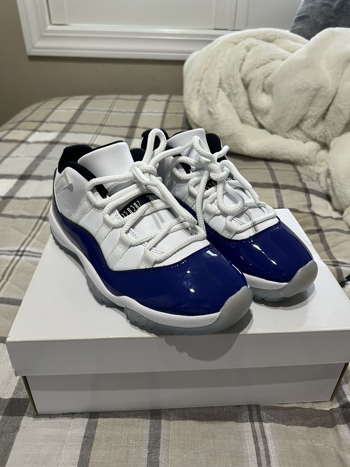 Air Jordan 11 Retro Low White Concord