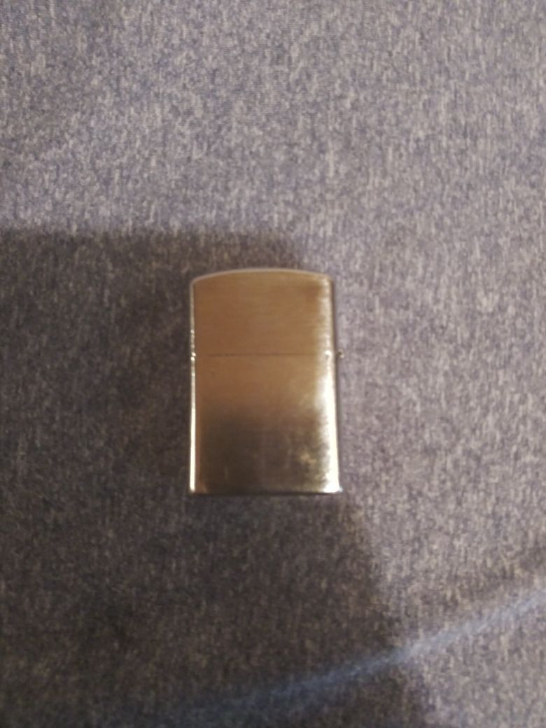 Zippo non working lighter can be filled and as good new