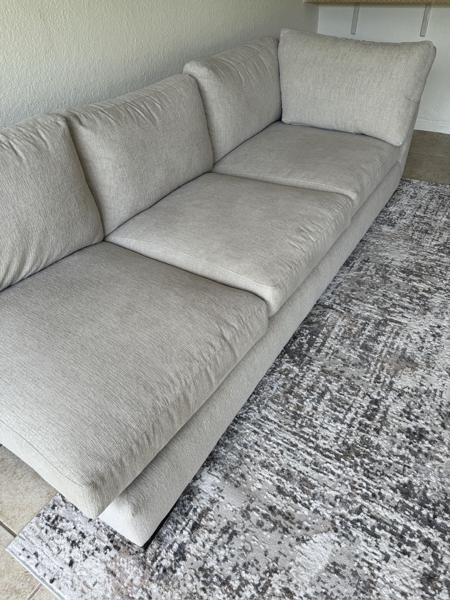 LIKE NEW GREY FULL SIZED COUCH