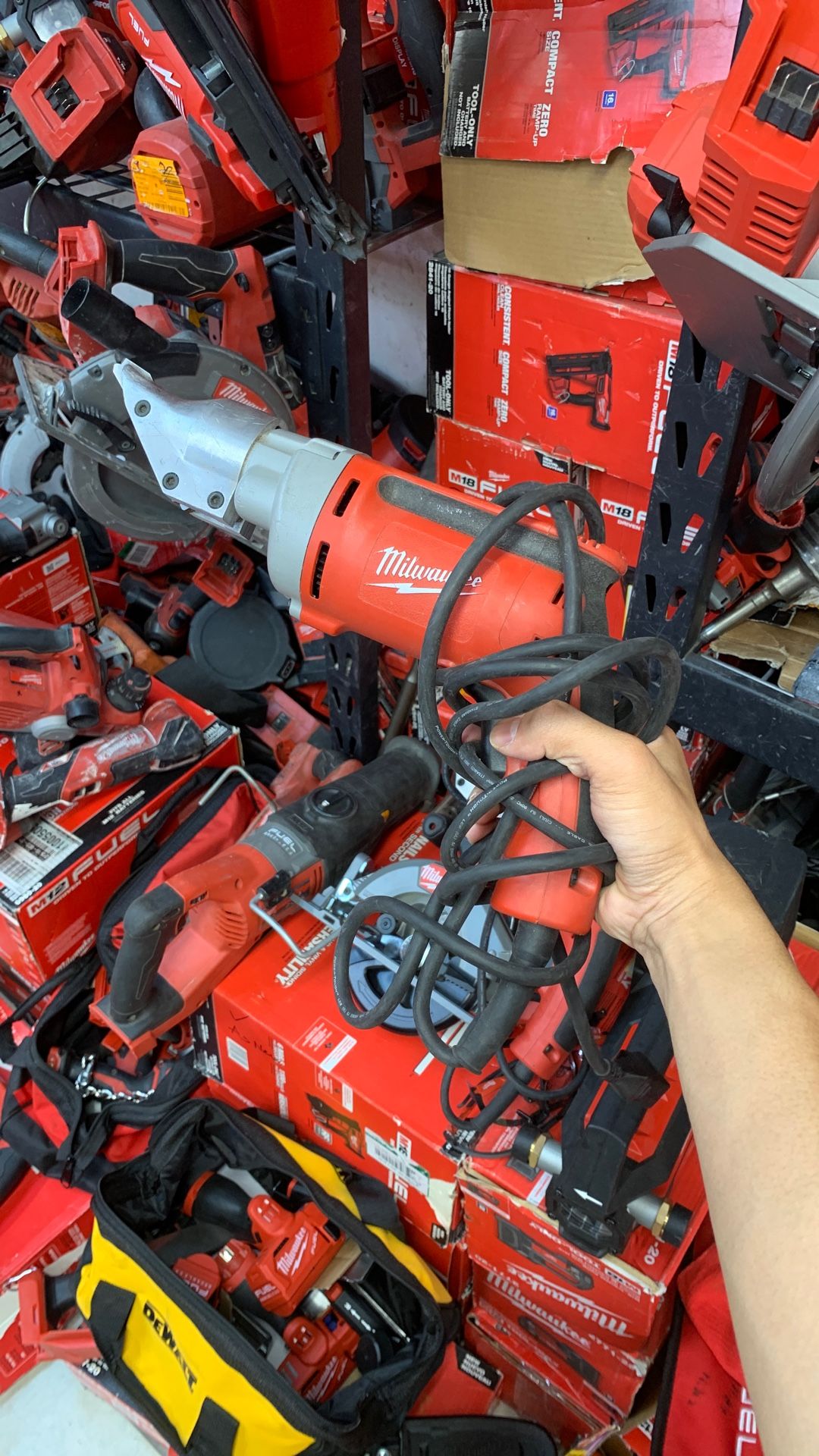 Milwaukee Electric 18Ga Shear Metal Cutting