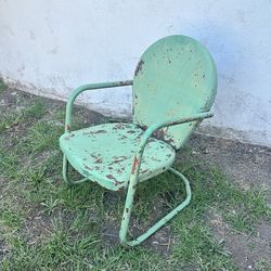 Make an offer! Vintage/Vintage "Shell-Back"Metal Lawn Chair 1940s to the 1950s.