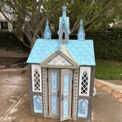 FREE - Frozen Play House 