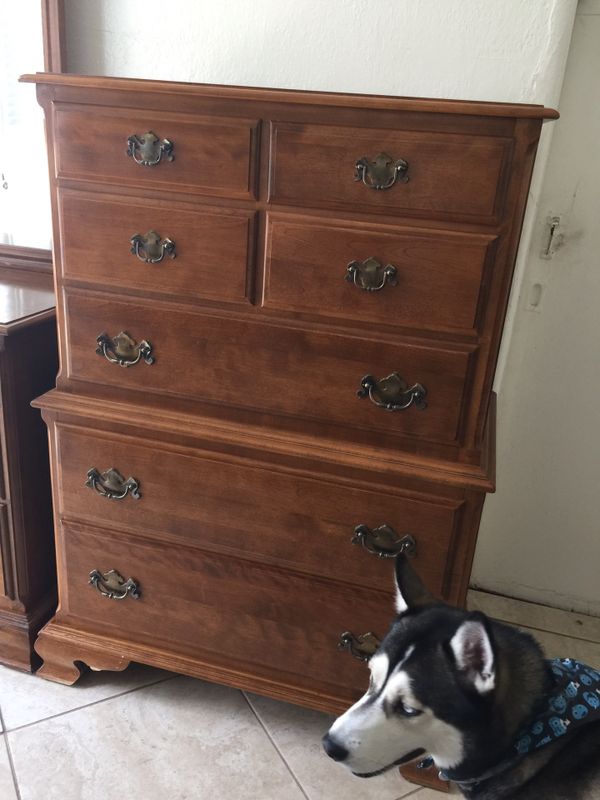 Vintage 1975 Ethan Allen Heirloom Queen Bedroom Set Maple For Sale
