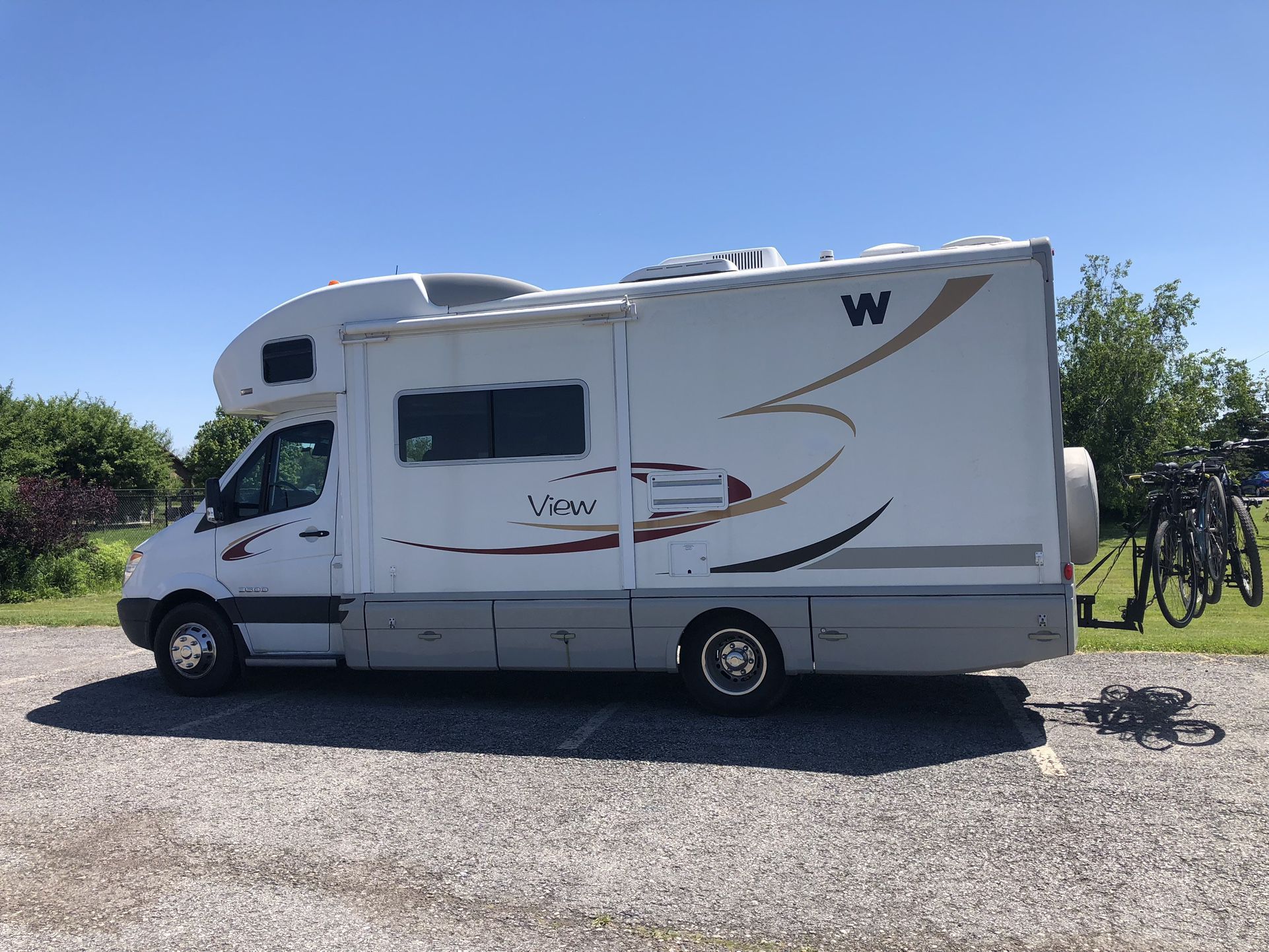 Winnebago view 2007 24 feet one slide out model J