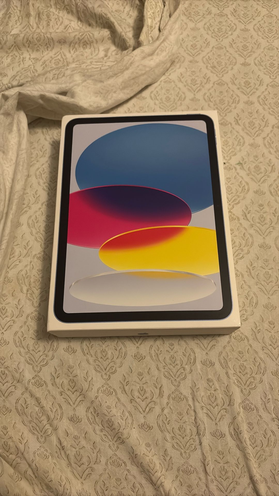 iPad A16 128 GB WiFi Only with Case