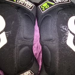 Demon United Kneepads