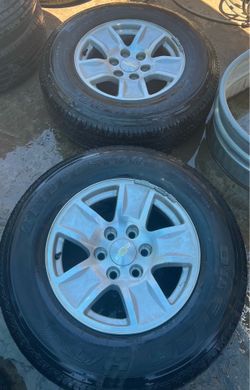 2020 Chevy Silverado 17 in wheel with tire